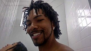 Comi a famosinha dentro do banheiro no pelo livia