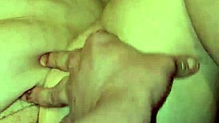 Thick milf showing off her sexy feet for foot fetish fun 😘👣