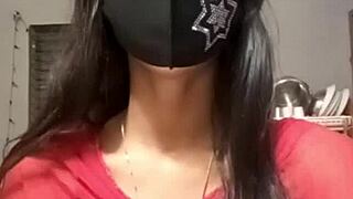 Indian Girl Performs In Live Sex Video