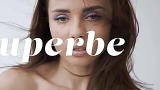 I love how Violet Hart shows off her fit body and sexy moves in this nude solo.