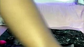 why does my pussy open up for squirting in this solo session?