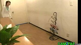 हे, देखो ये सीक्रेट सेंसर वाली पॉर्न जहां बीवी पति को लंड चूस रही 😏