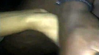 Lene deu a buceta na praça para estranhos e deixou gozar dentro e tomou a porra farta do negrão que a comeu até a última gota