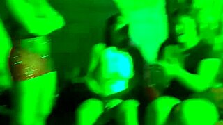 As do job se pegando dentro do cabaré in exhibitionist party flash.