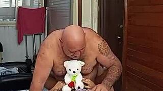 Novinha quer coroa with hairy armpit and belly in muscular bodybuilder lingerie for sexy display.