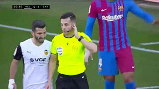 What was the highlight of Valencia CF facing FC Barcelona in that intense 2-4 match?