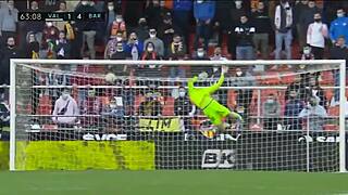 What was the highlight of Valencia CF facing FC Barcelona in that intense 2-4 match?