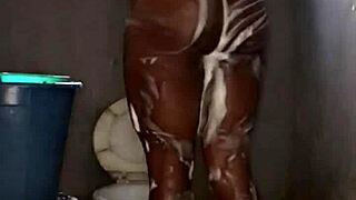 Naijahomemadepussy feels so refreshed after her curvy morning shower in this homemade solo video.