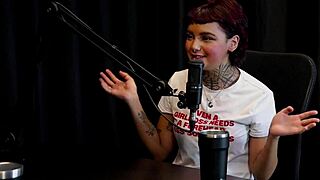 Hey, she was doing massages before work and got nervous thinking they'd take her ass in that tattoo suruba exposure - Annie Clementine on Sheer Red 😏