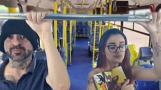 estudante encoxada dentro do onibus lotado