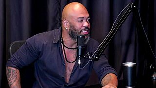 Hey, she was doing massages before work and got nervous thinking they'd take her ass in that tattoo suruba exposure - Annie Clementine on Sheer Red 😏