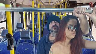 estudante encoxada dentro do onibus lotado