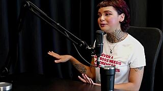 Hey, she was doing massages before work and got nervous thinking they'd take her ass in that tattoo suruba exposure - Annie Clementine on Sheer Red 😏