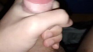Watch her bang that wank into explosive group cumshot frenzy