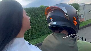 Φοιτήτρια παραδίδεται γαμιέται εύκολα με ξένο απατά φίλο 😈🇨🇴