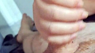 JAPANESE GIRLFRIEND PUMPS friend'S cock WITH HANDJOB