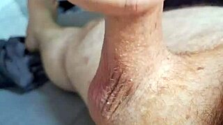 JAPANESE GIRLFRIEND PUMPS friend'S cock WITH HANDJOB