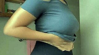 mexican latina teen big ass in tight leggings