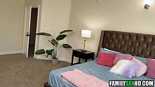 stepsis tends injured bro and stepdad big tits handjob 😈