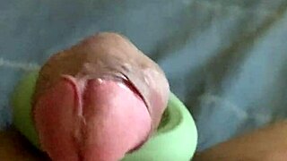 oye como me corro gimiendo con este juguete en mi coño