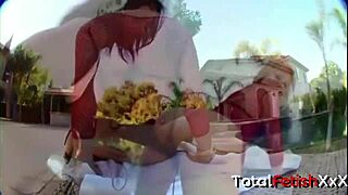 sinnamon love's curvy ebony pussy flashes on sunny day