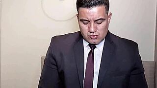 Yuri gaúcho bodybuilder boss flashes hairy pits for massive cumshot handjob