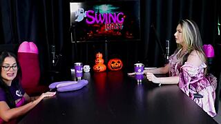 Primeira vez cu de frente gozada ménage siririca Uber Raphaela Savanah sheer red Halloween 😈👻🔥