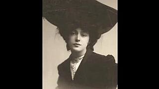 Vintage housewife reveals her antique toy pleasures in retro solo!