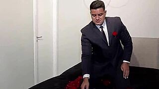 Yuri gaúcho bodybuilder boss flashes hairy pits for massive cumshot handjob