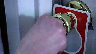 hey girls let's splash and play in the tub