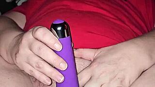 milf spreads big pink pussy and cums hard solo