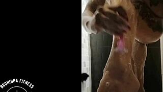 Ruiva Cavala Shaves Her Wet Pussy Smooth In Shower!