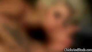 masseuse babe milks huge cumshot from hunk client