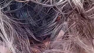 na varanda chupando pau e abrindo buceta pro vizinho