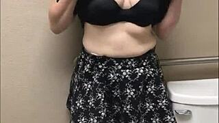 pretty babe pees wildly showing off her hot steamy ass!