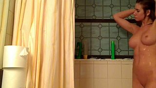 russian tongue games lick pussy in bath?