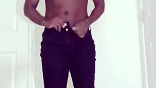 llamasr strips skinny jeans off spreading naked ass on cam