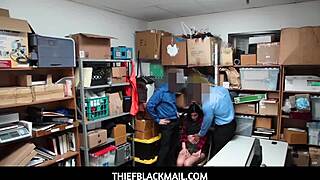 Audrey Royal Fucks Guards To Escape Shop Burglary Free