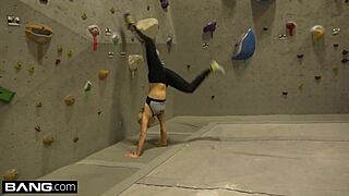 Jade Amber stretches flexible for POV outdoor group fuck 😍🔥