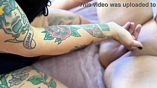 WOW FRIENDS KISS HOT FRIEND SUCKS THAT JUICY PUSSY!