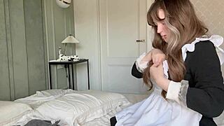 omg caught this curvy teen maid dripping wet on cam fingering for tips 😍🏨💦