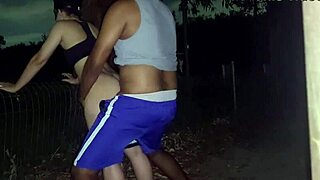 Uma Corrida Noturna Termina Em Sexo Selvagem No Parque!