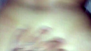 Lille 18+ latina Lizbeth Morales suger pik som en pro