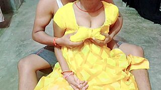 DESI BHABHI SPREADS PUSSY FOR DEVARS WILD TONGUE LICKING ACTION!