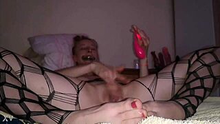 bold slut gf squirts fingering pussy for stranger video