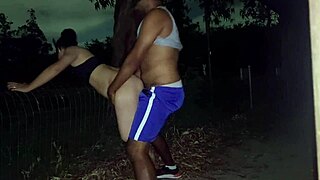 Uma Corrida Noturna Termina Em Sexo Selvagem No Parque!