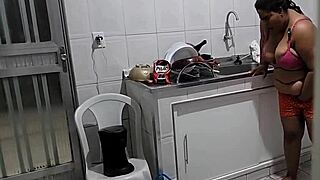 😍 Stepmom fucked hard in kitchen by stepson cumshots everywhere 🥵