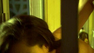 Le spara sborra in bocca che cola sui capelli e lei la lecca piano