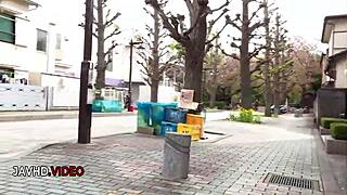 नाना नाकामुरा की भारी चुचियाँ जापानी मिल्फ ग्रुप ऑर्गी में उछल रही