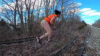 I'm breaking out of prison ass plugged deep!